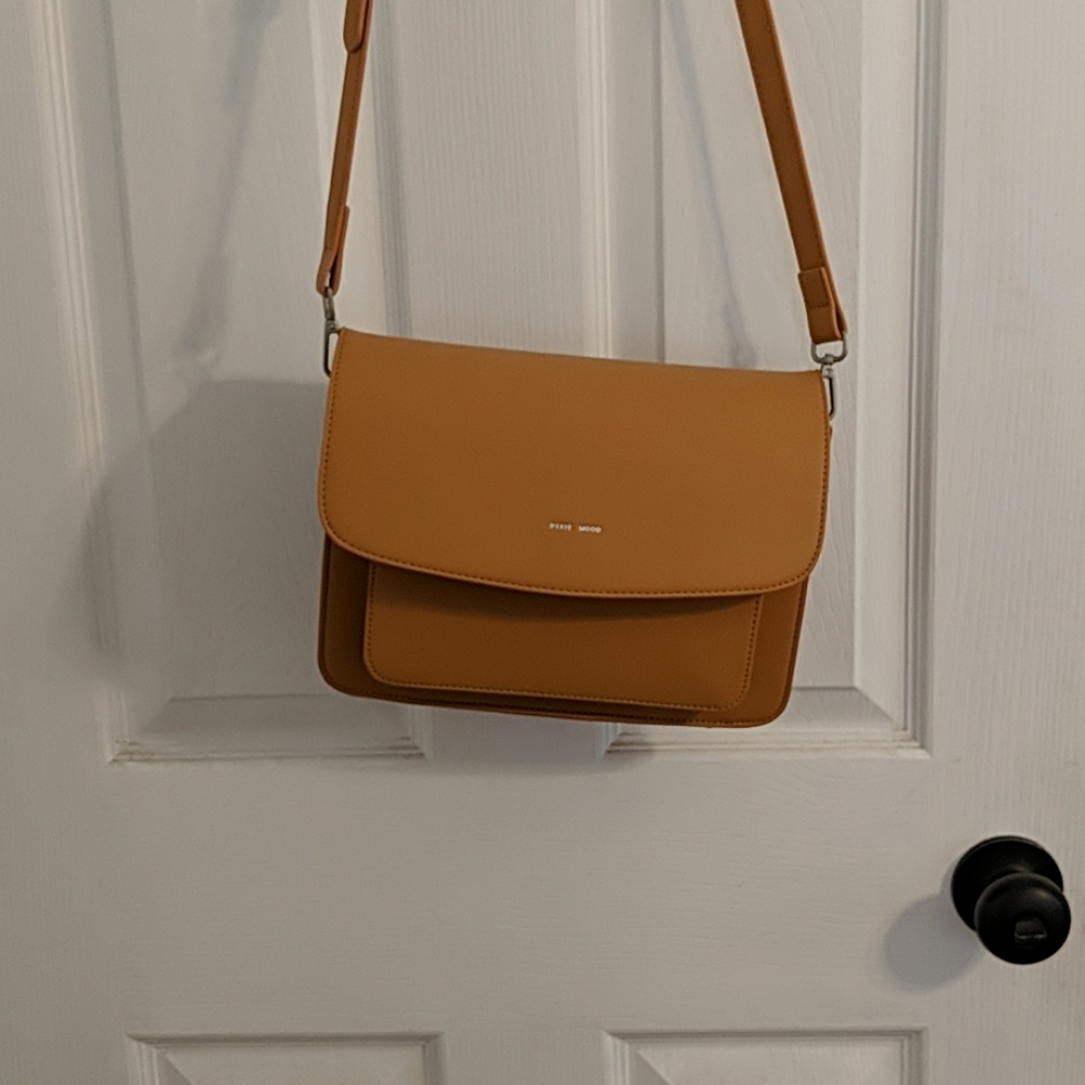 NWT pixie mood Zoe crossbody